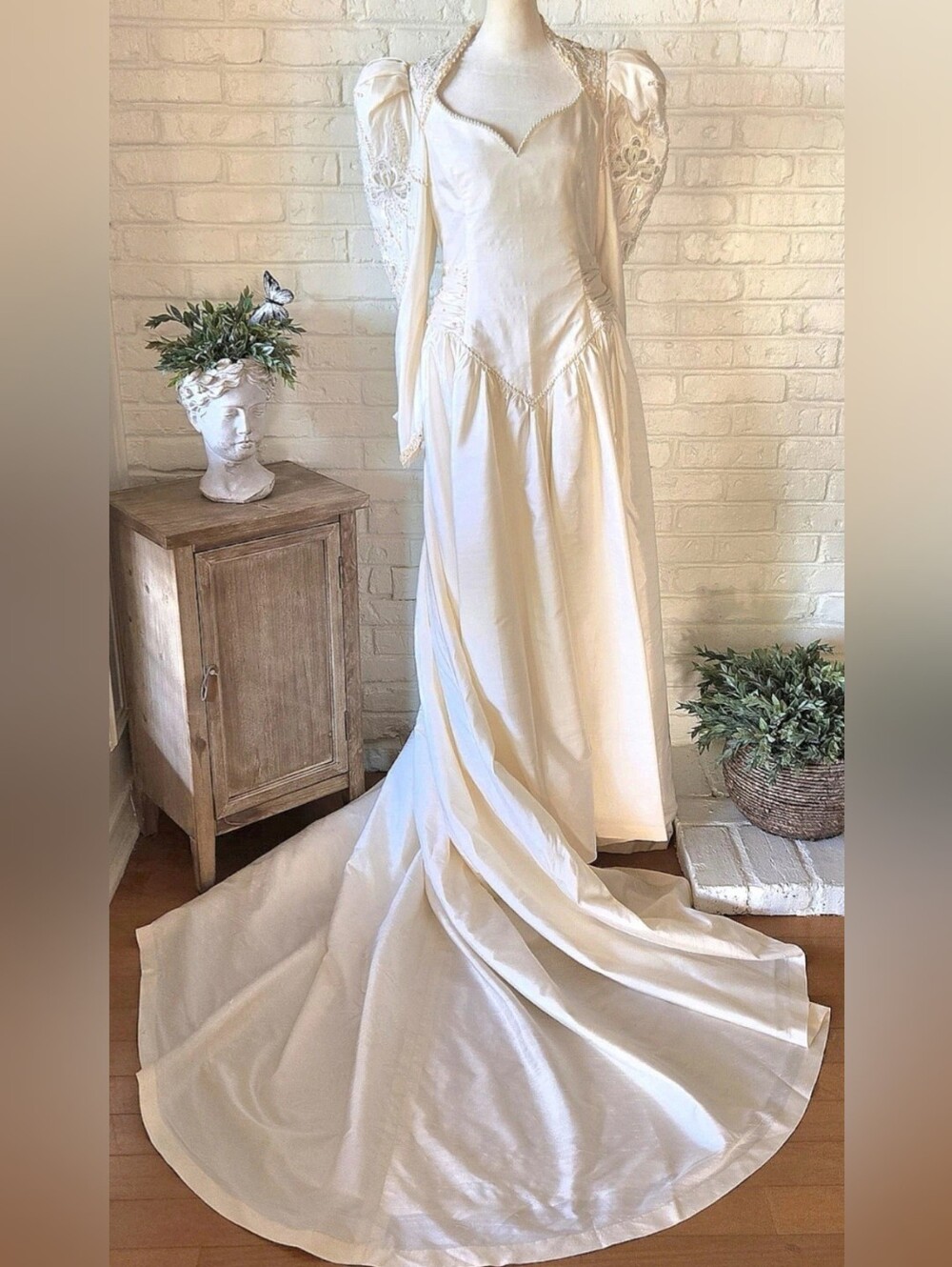 Vtg ST. Pucchi 100% Pure Silk Wedding Gown, Beaded, Bow, Train, Creamy Ivory